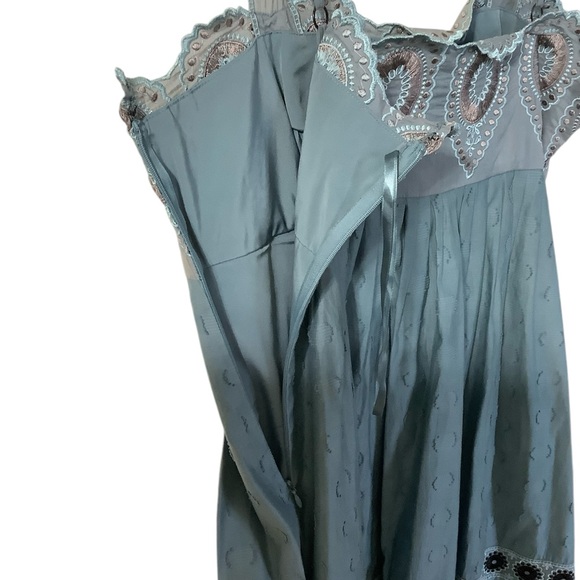 BCBGMAXAZRIA RunwayEmbroidered
Sundress with Scalloped Edges size Small - Picture 8 of 16